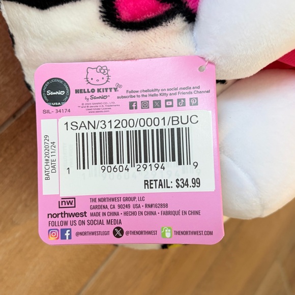 Hello Kitty Character & Throw Set - Picture 6 of 7